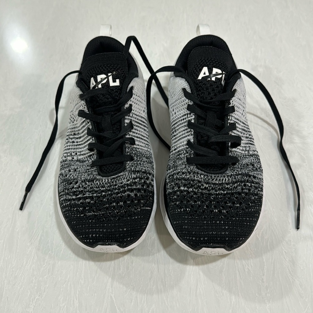 APL Women TechLoom Pro W Propelium Ombré Black to White Size 8 Sneaker